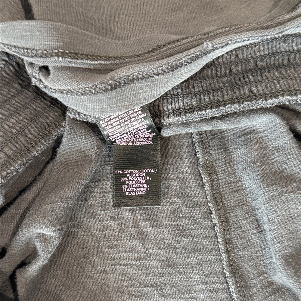 Victoria's Secret Gray Pajama Set with Gold Accents. Size M. - Picture 10 of 12